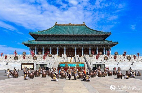 鑫东财配资 内蒙古鄂尔多斯：沉浸式剧场引游客