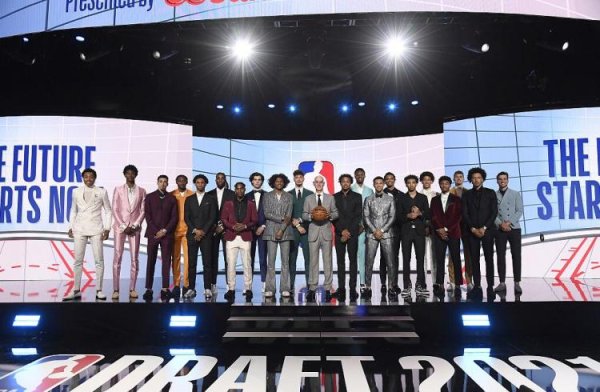 创元网 状元探花最佳阵21届现状：火箭双核成长中 勇士两将发展遇阻