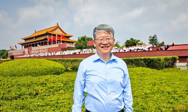 大咖配资 钱学森之子在京、黄旭华之女在沪，还有日籍研究人员，及军训师生一起观看阅兵